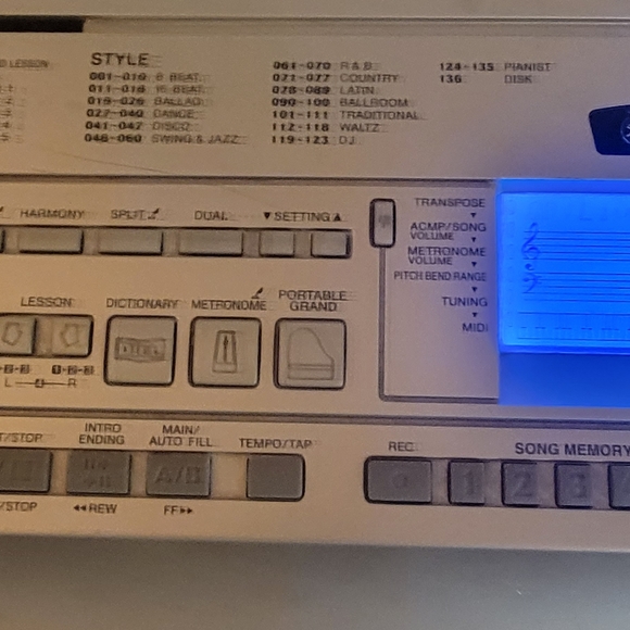 Yamaha DGX-500 portable grand piano - Picture 10 of 11